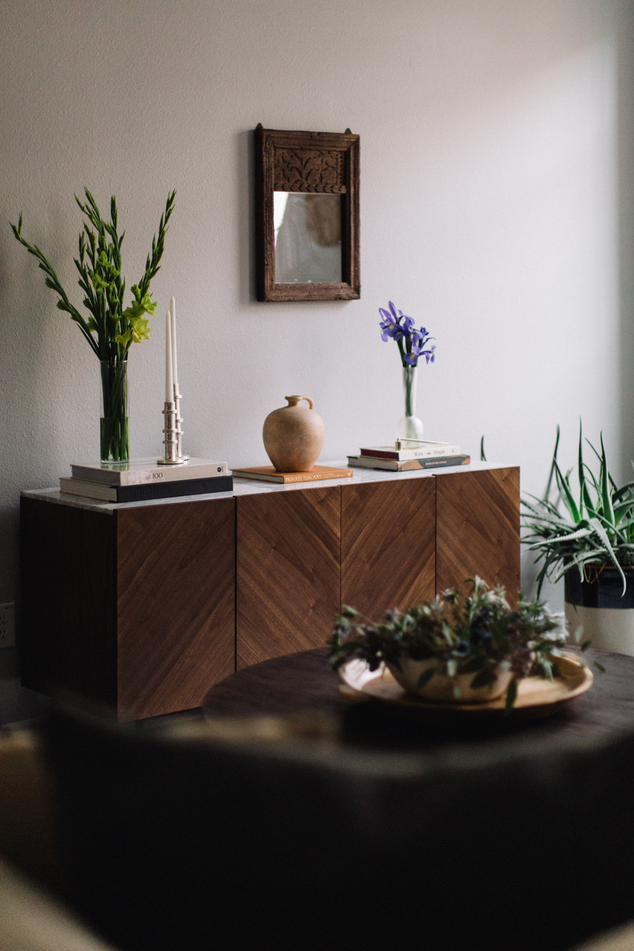 Living room console with wood grain